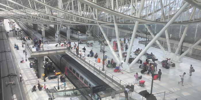 AEROPORT CHARLES DE GAULLE 2 TGV - Vente à emporter thématique